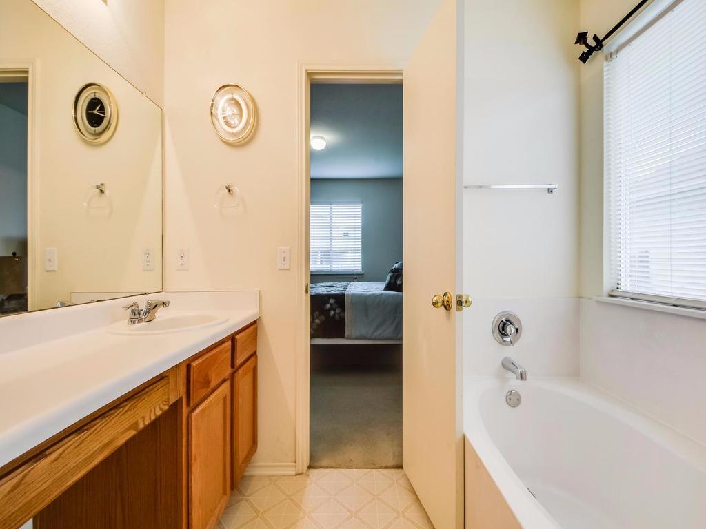 203 Fistral Dr, Hutto, TX 78634