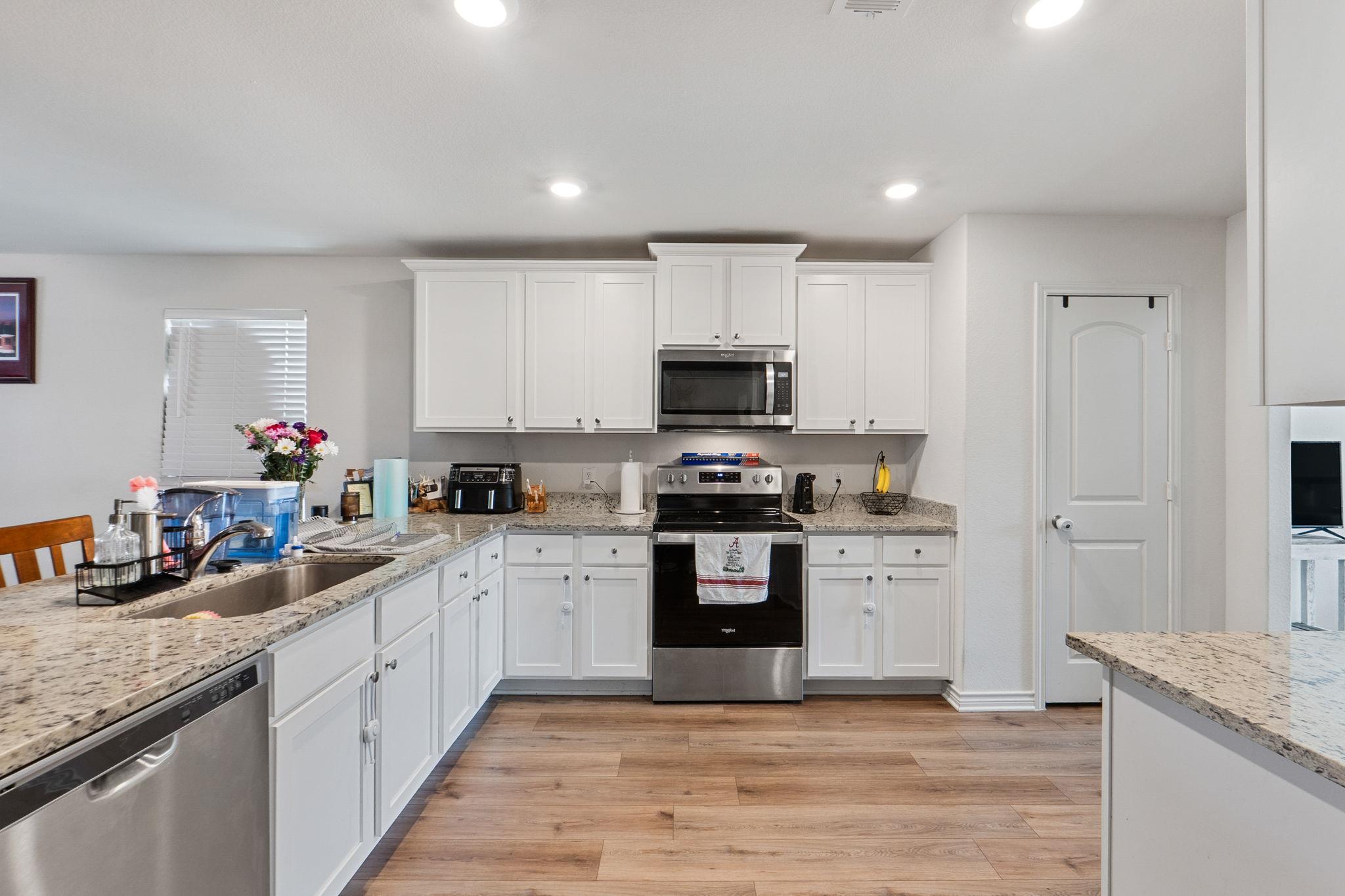 113 Stratton Ln, Jarrell, TX 76537