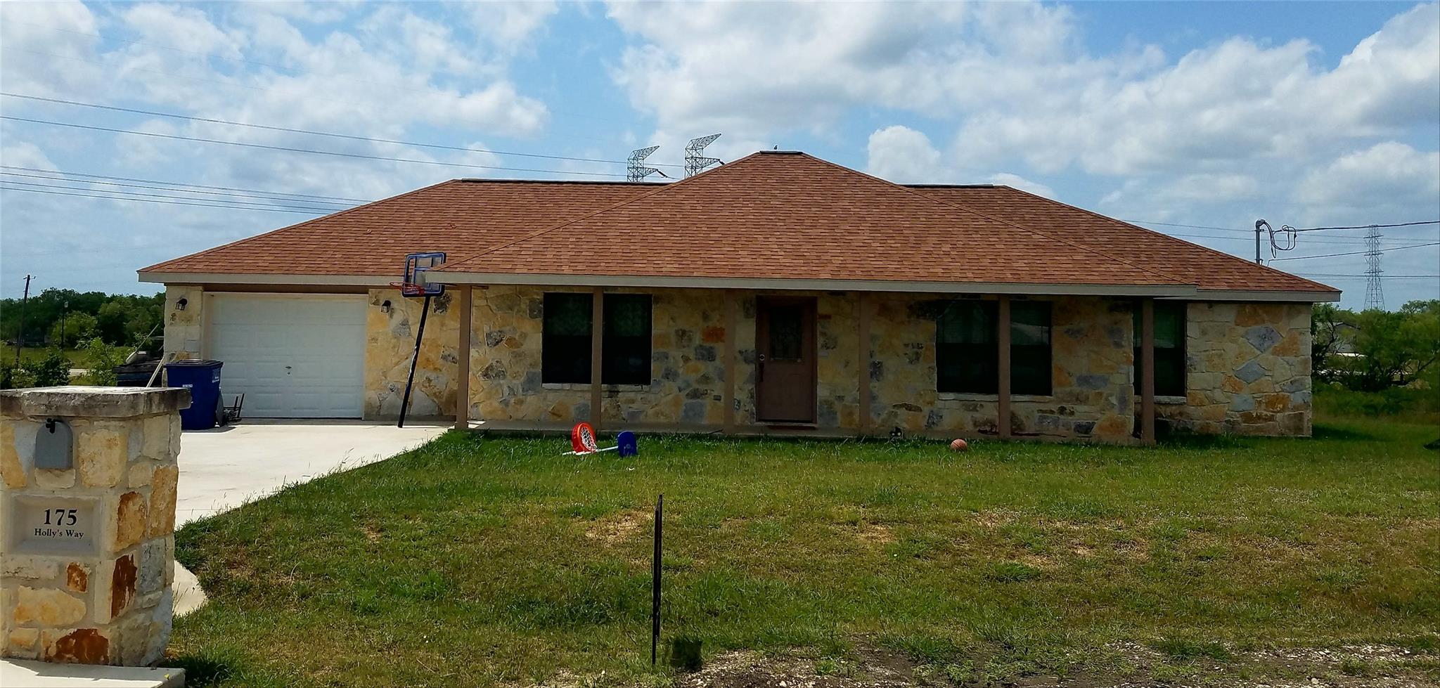 175 Hollys Way, San Marcos, TX 78666