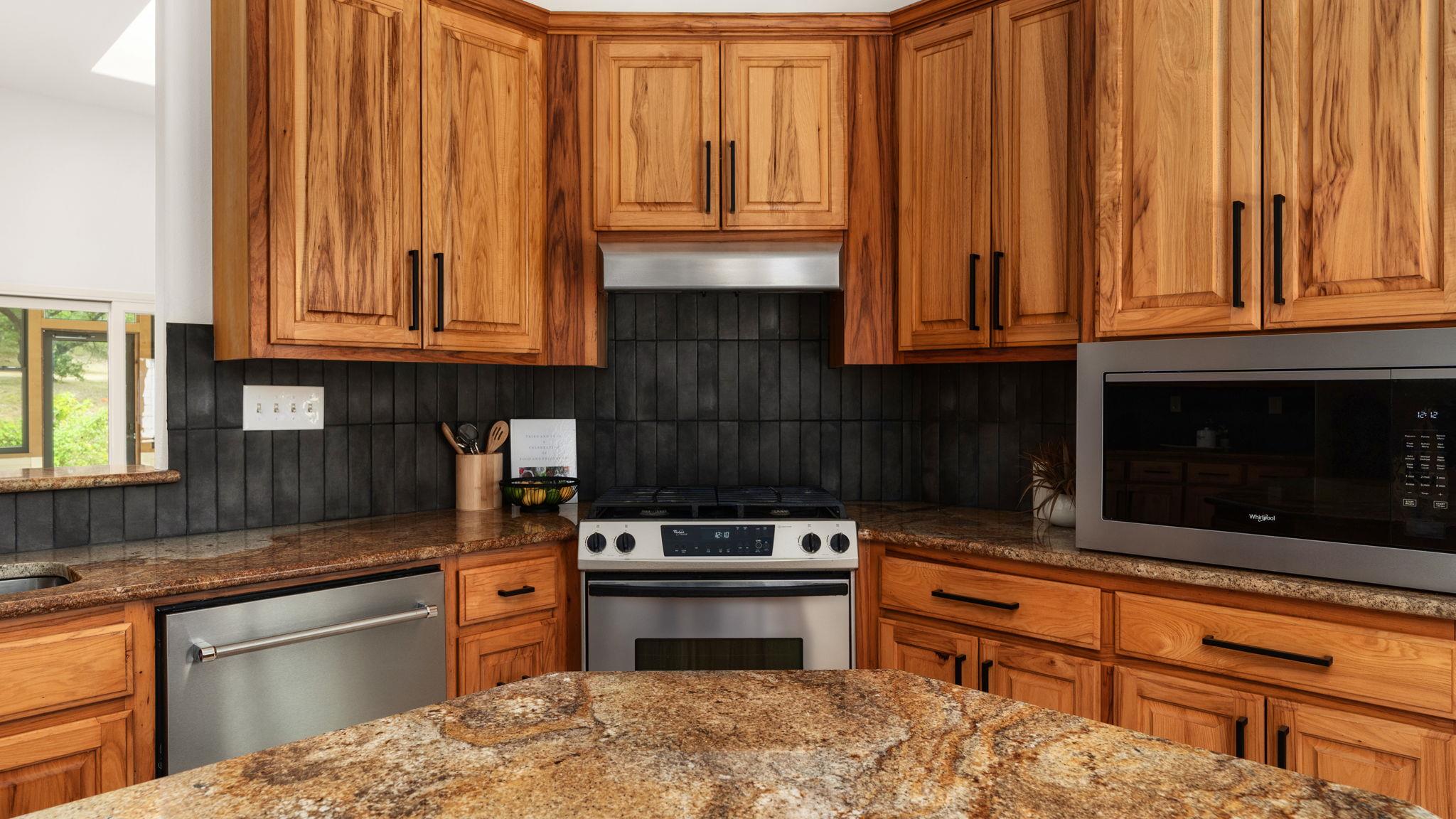 351 Fawn Meadow Dr, Dripping Springs, TX 78620