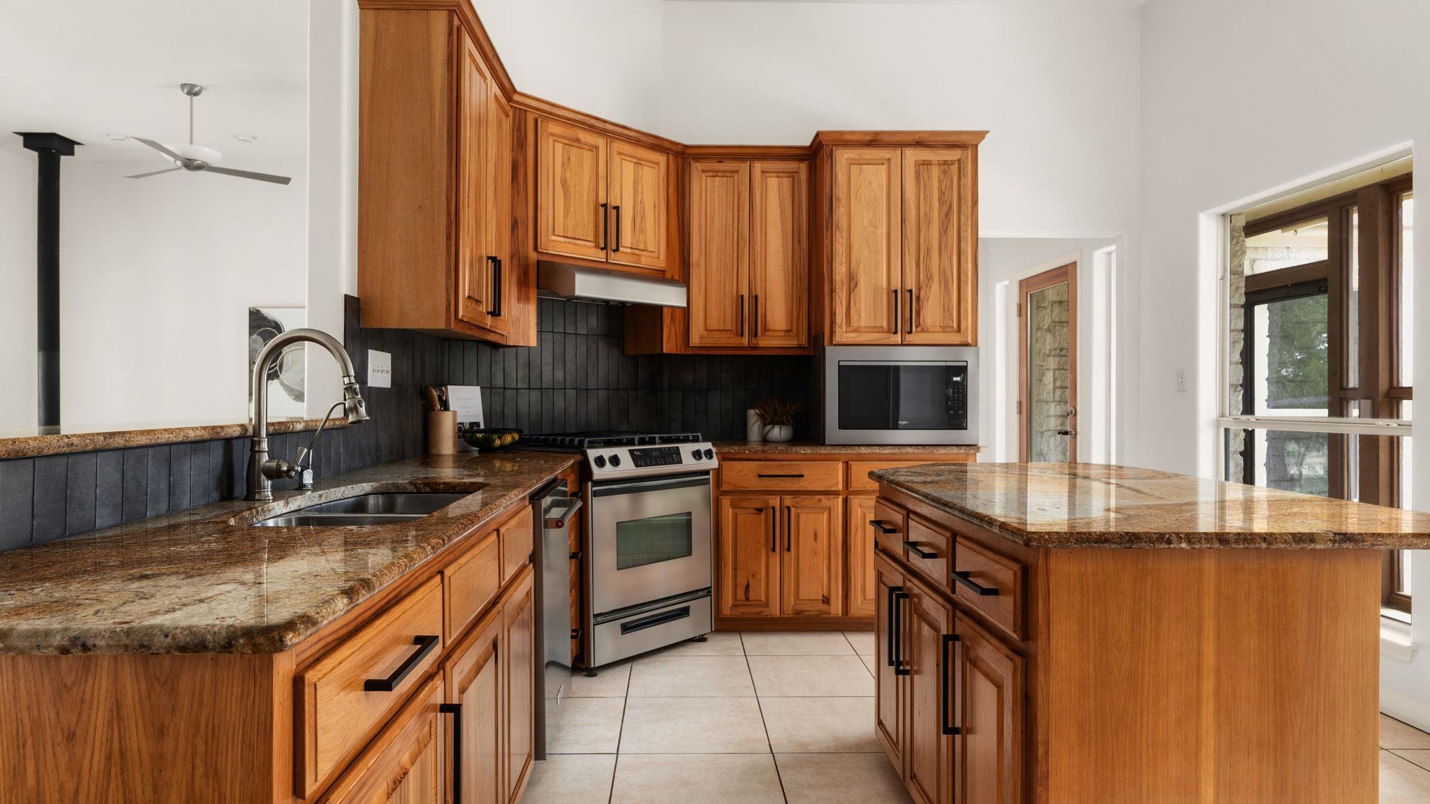 351 Fawn Meadow Dr, Dripping Springs, TX 78620