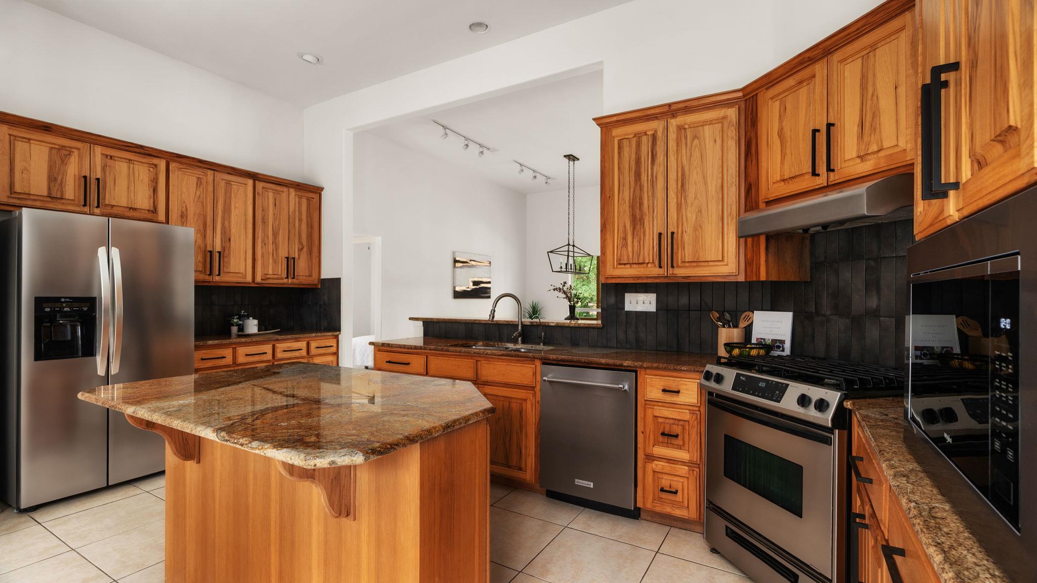 351 Fawn Meadow Dr, Dripping Springs, TX 78620