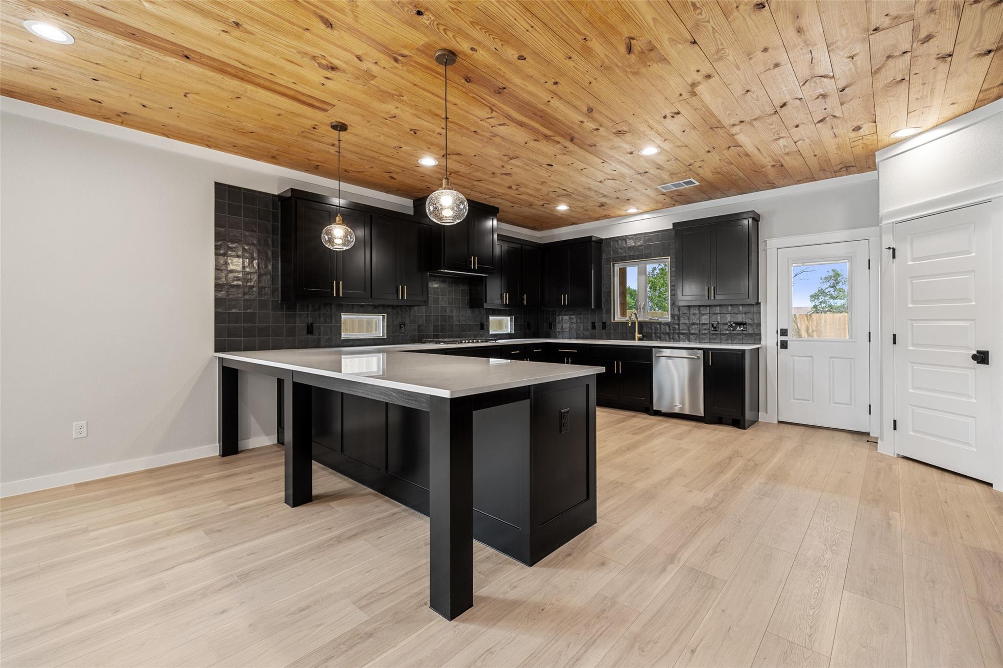 705 Sloan St, Taylor, TX 76574