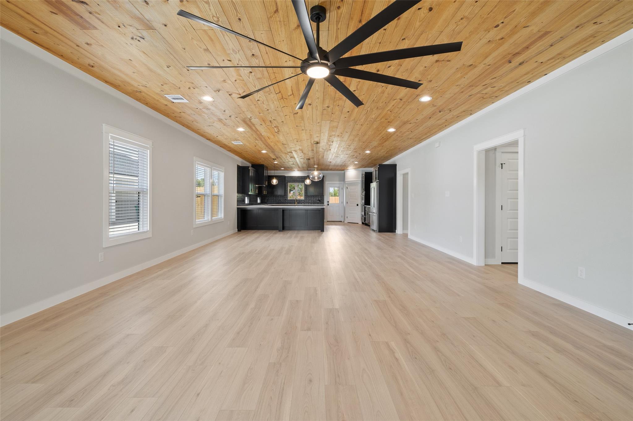 705 Sloan St, Taylor, TX 76574