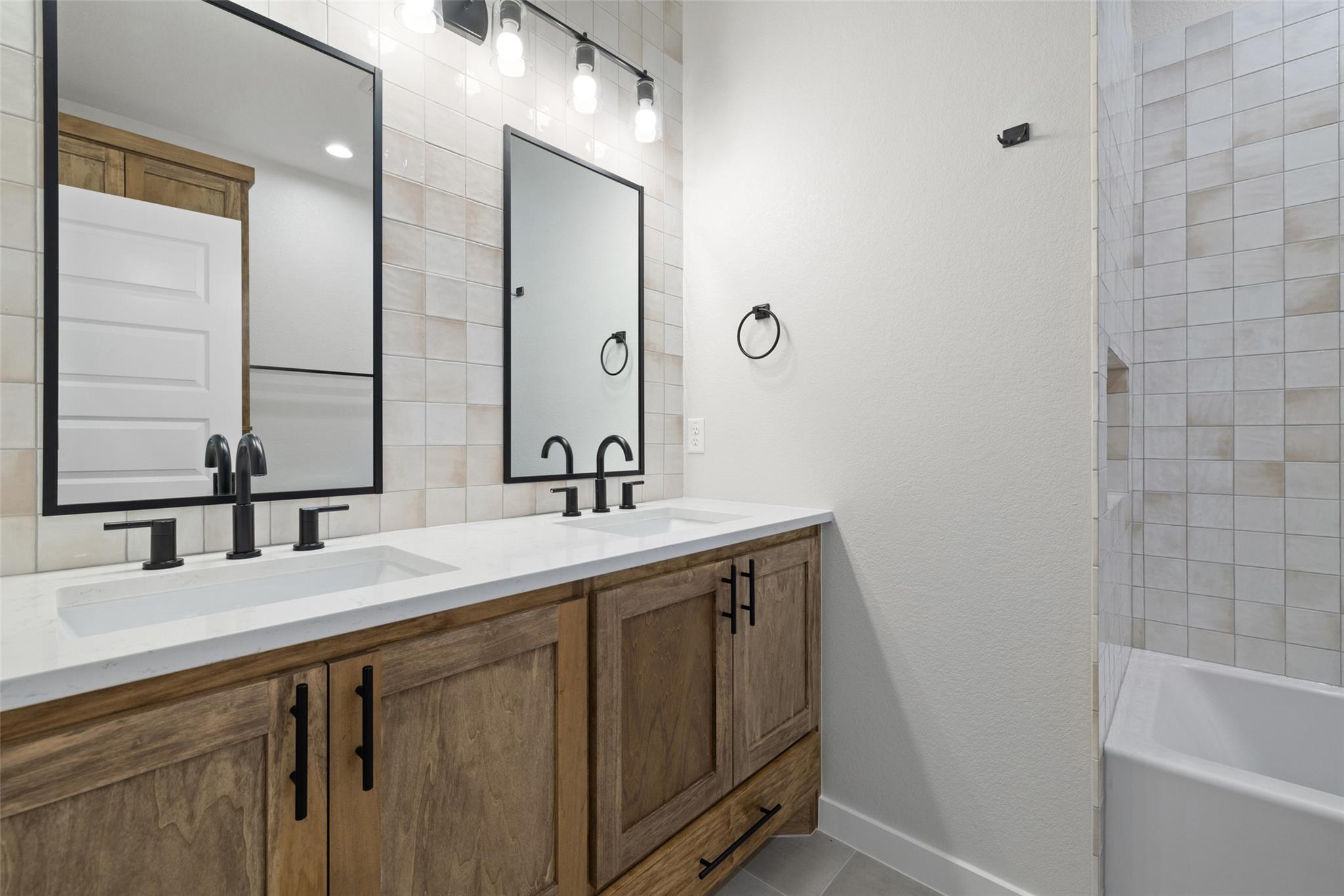 705 Sloan St, Taylor, TX 76574