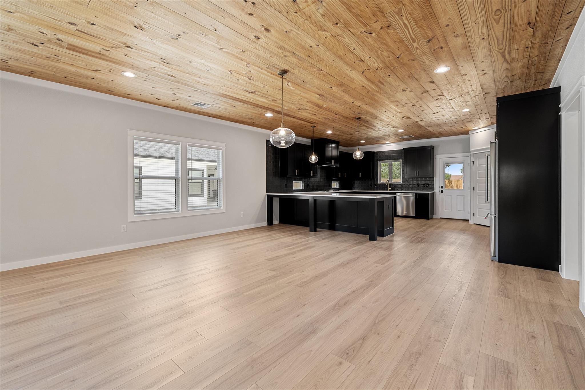 705 Sloan St, Taylor, TX 76574