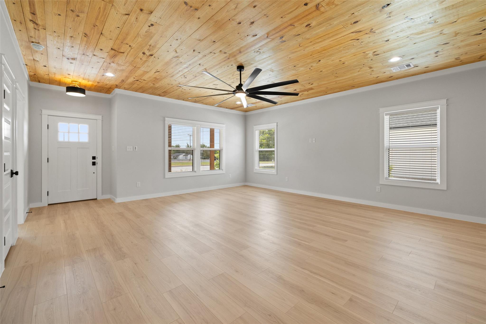 705 Sloan St, Taylor, TX 76574