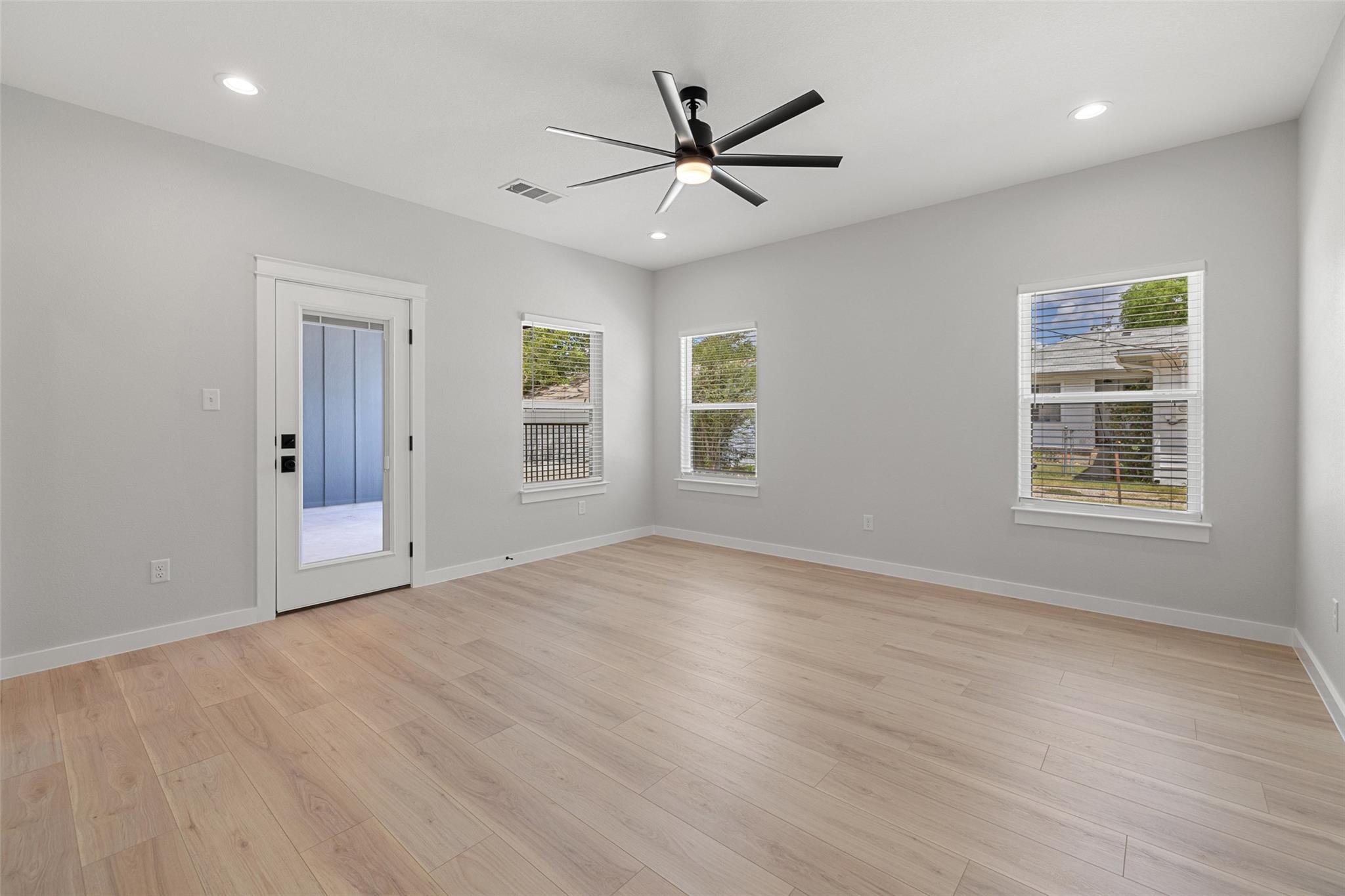 705 Sloan St, Taylor, TX 76574