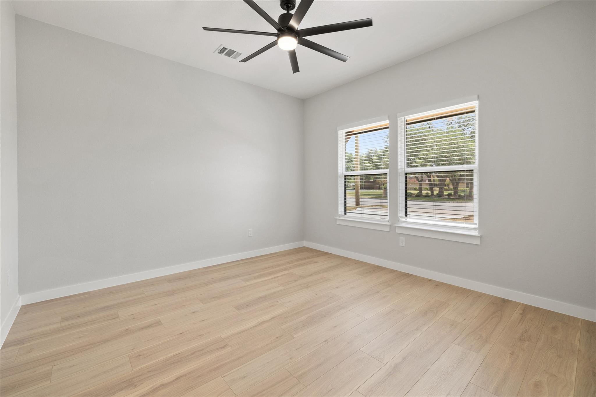 705 Sloan St, Taylor, TX 76574