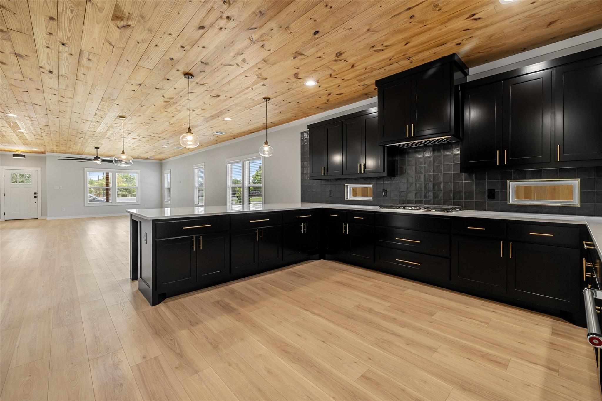 705 Sloan St, Taylor, TX 76574