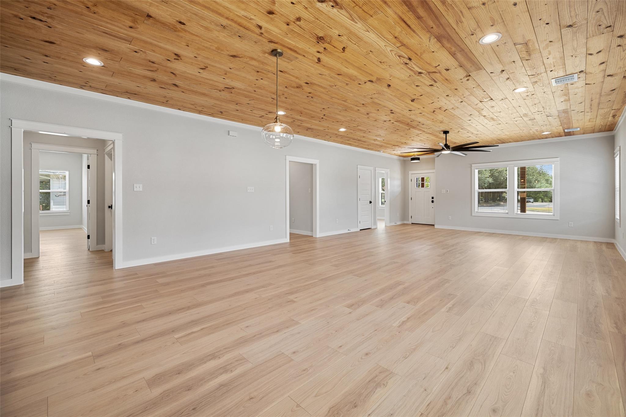 705 Sloan St, Taylor, TX 76574