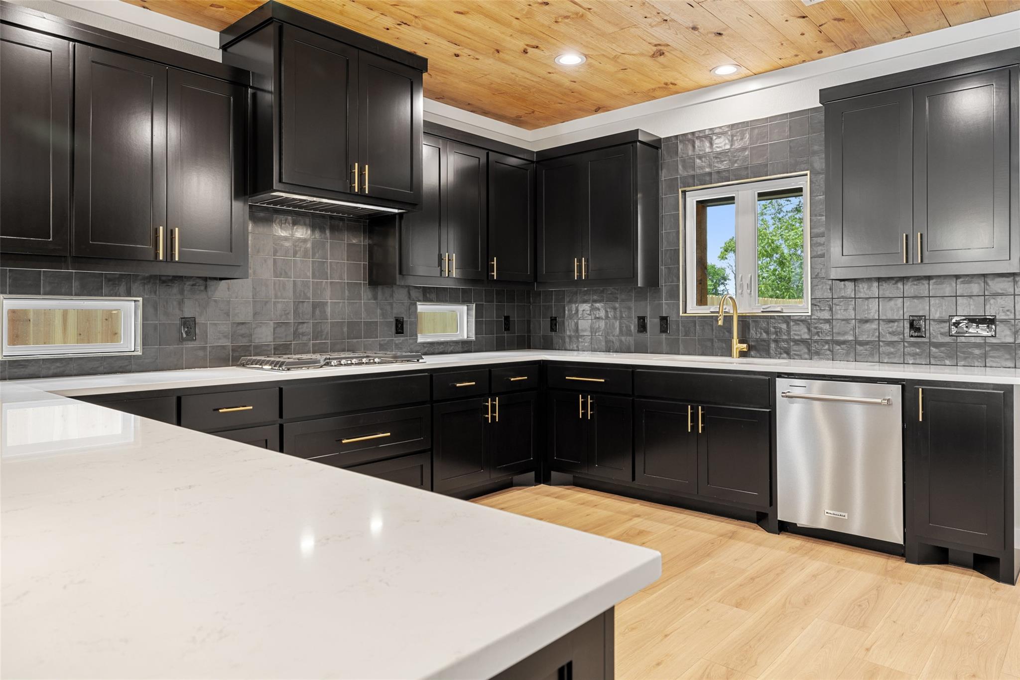 705 Sloan St, Taylor, TX 76574