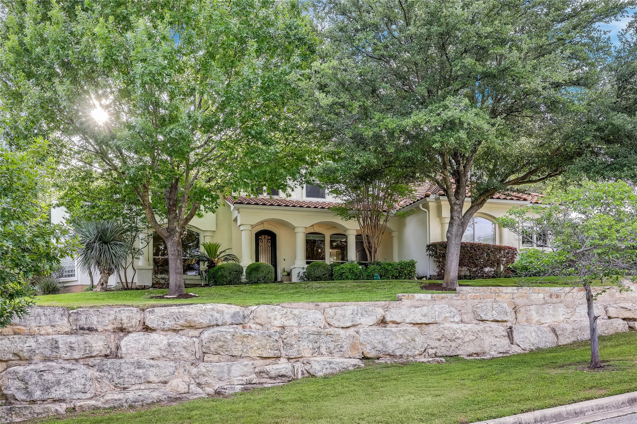 2116 Demona Dr, Austin, TX 78733