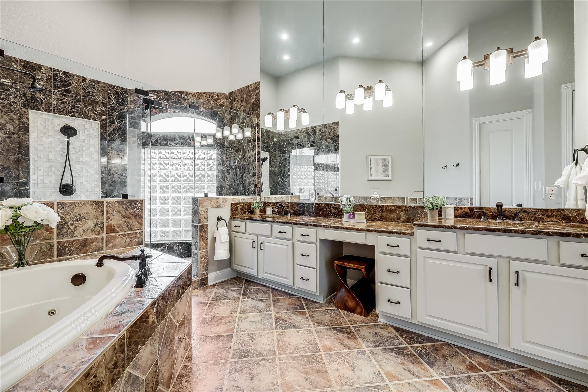 2116 Demona Dr, Austin, TX 78733