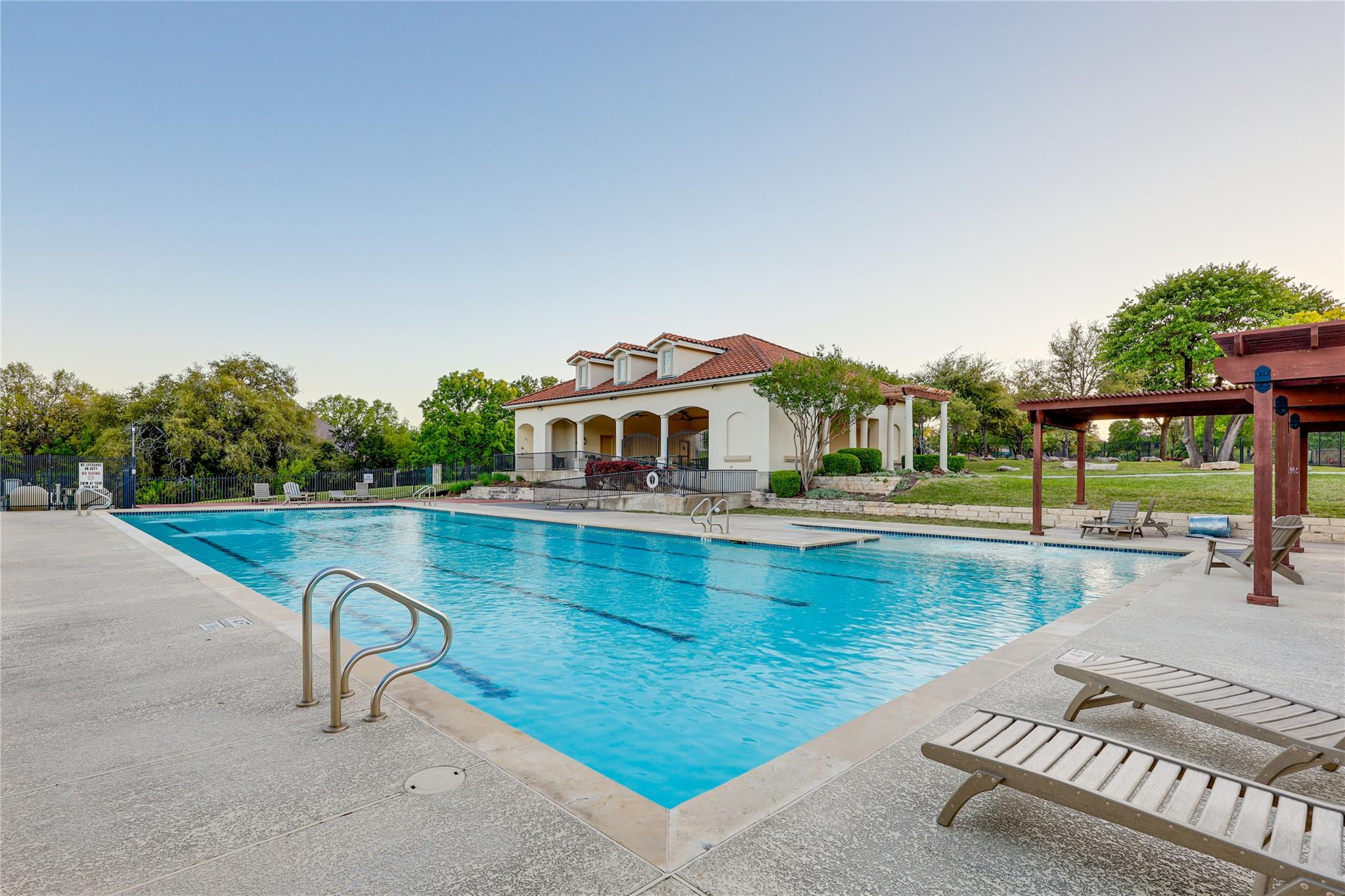 2116 Demona Dr, Austin, TX 78733