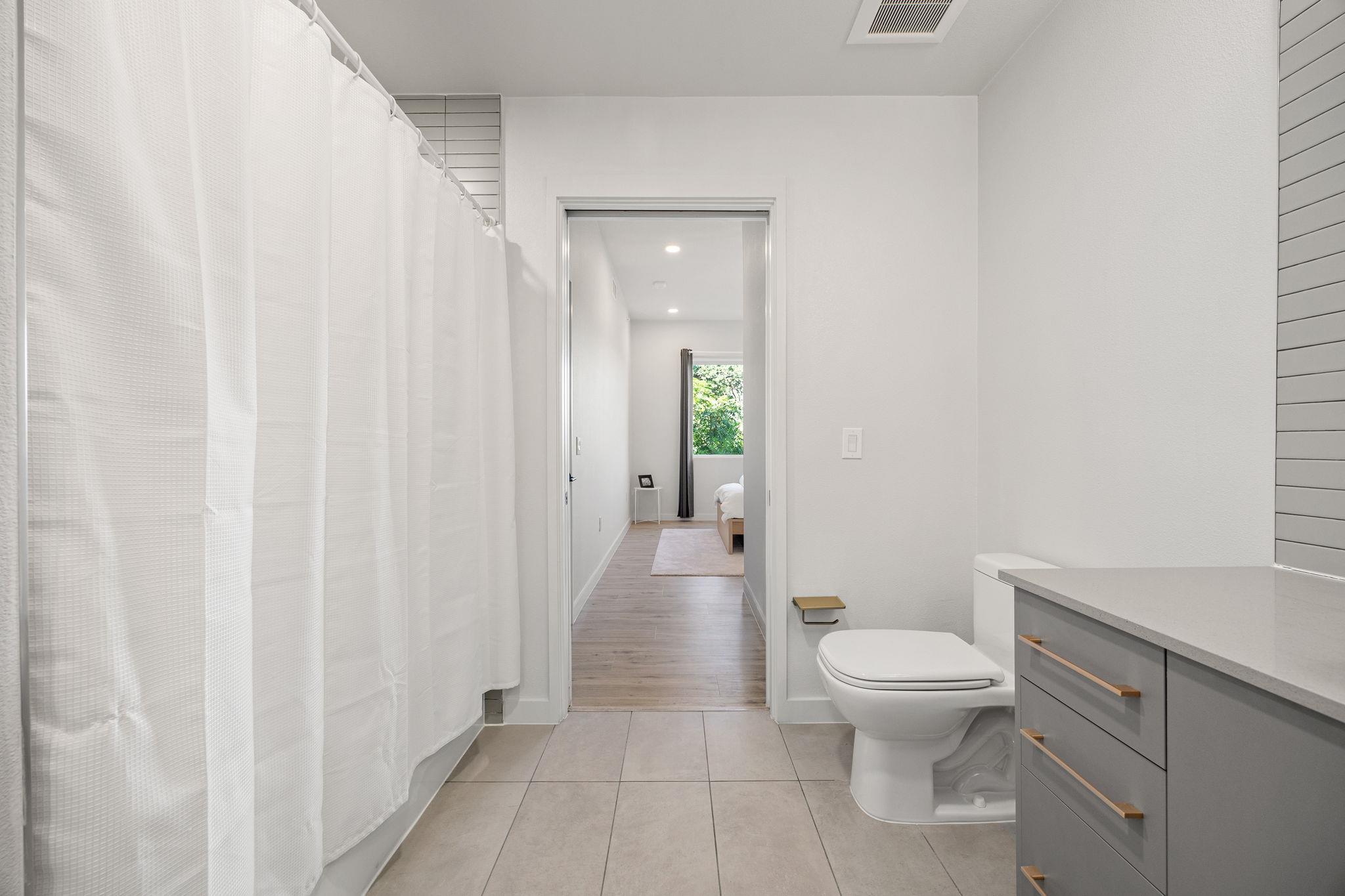 4004 Banister Ln # 215, Austin, TX 78704