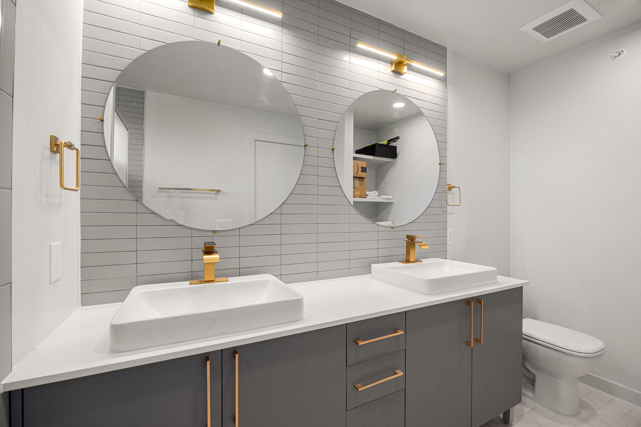 4004 Banister Ln # 215, Austin, TX 78704