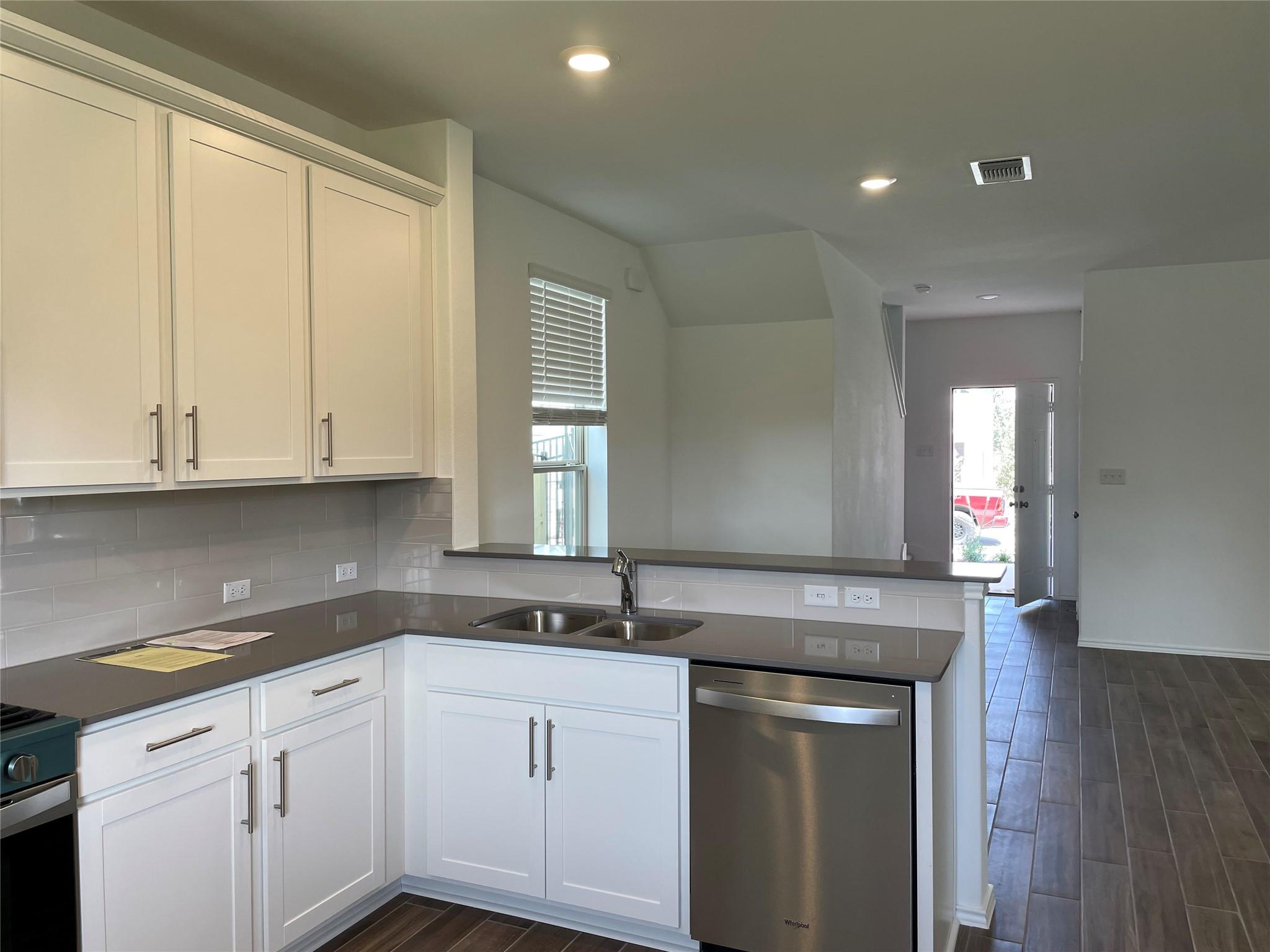 252 Redonda Dr, Liberty Hill, TX 78642