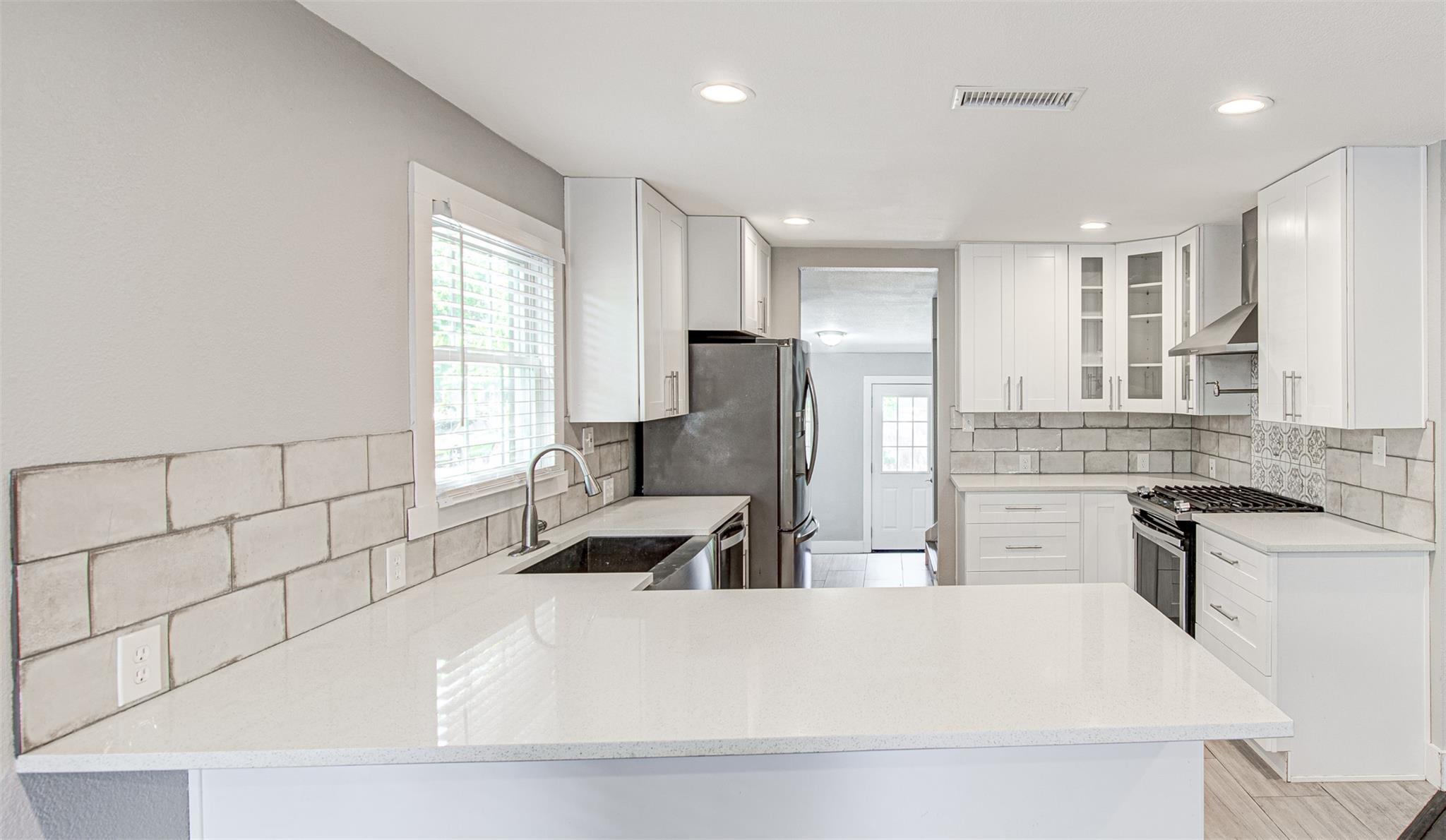 2200 E 14th St # 1, Austin, TX 78702