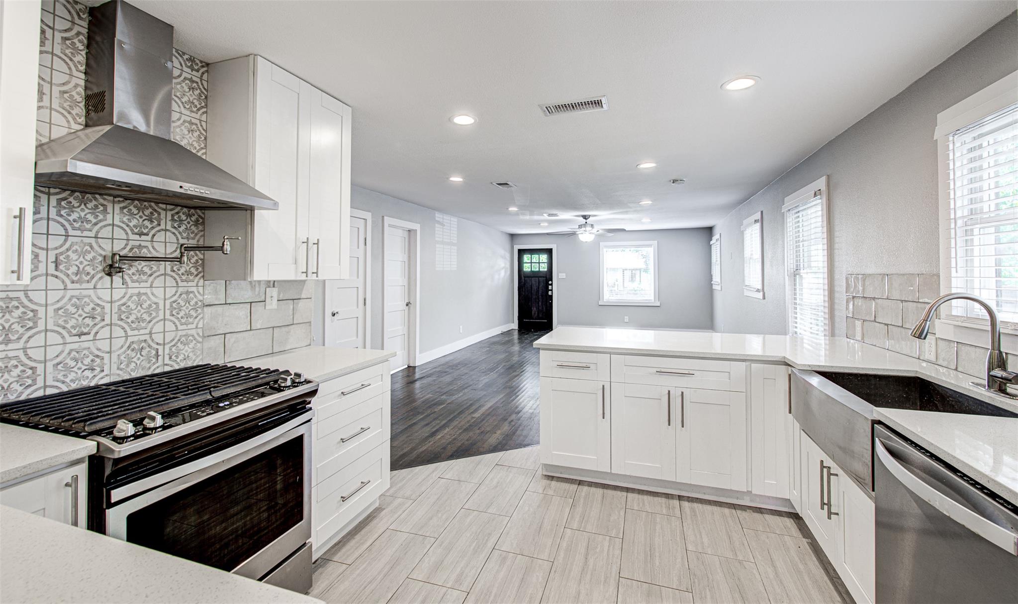 2200 E 14th St # 1, Austin, TX 78702