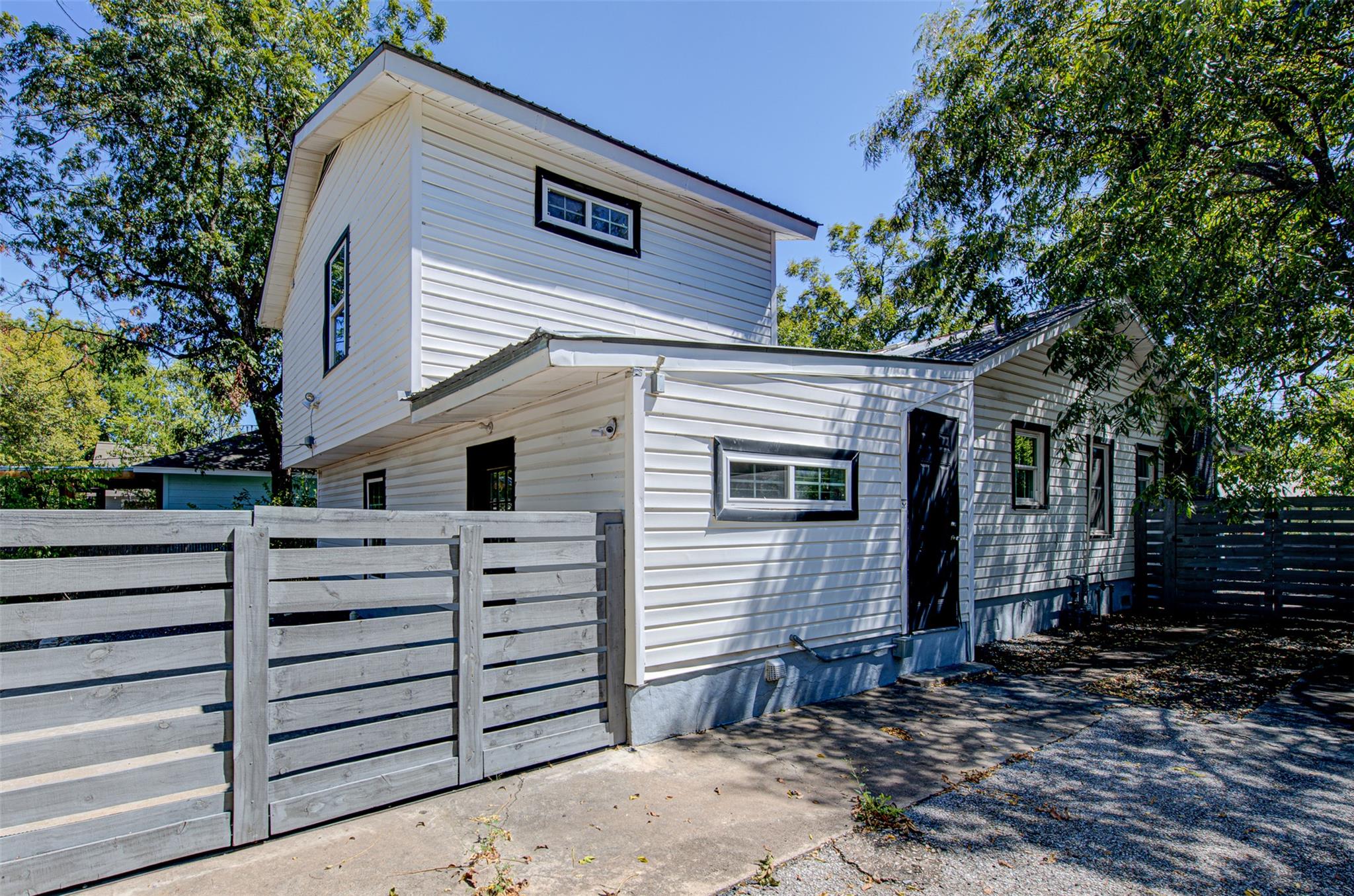 2200 E 14th St # 1, Austin, TX 78702