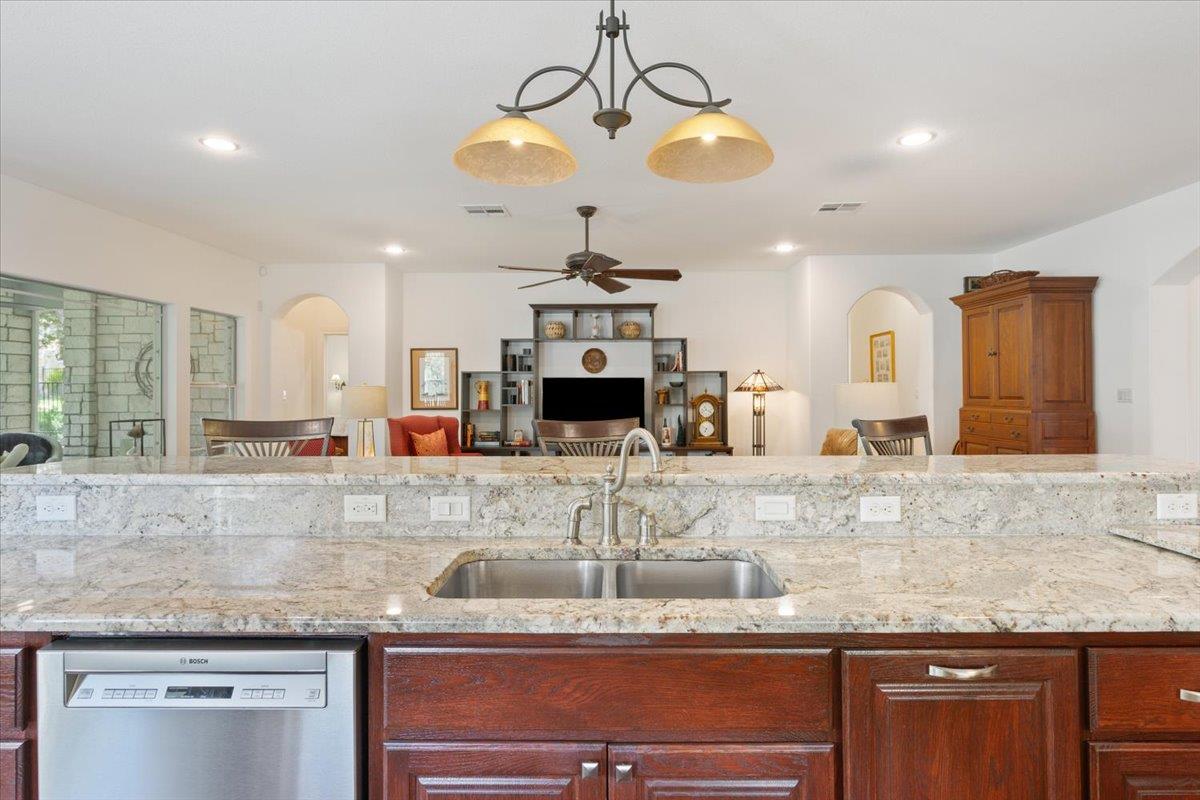 116 Hacienda Heights Cv, Georgetown, TX 78633