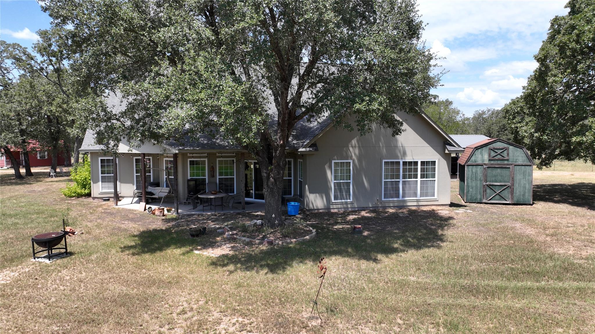 213 Joe Cole Ln, Smithville, TX 78957