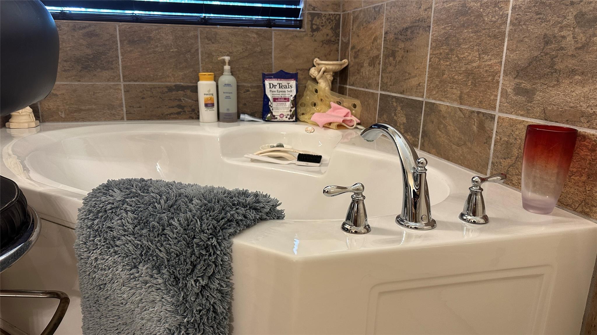 213 Joe Cole Ln, Smithville, TX 78957