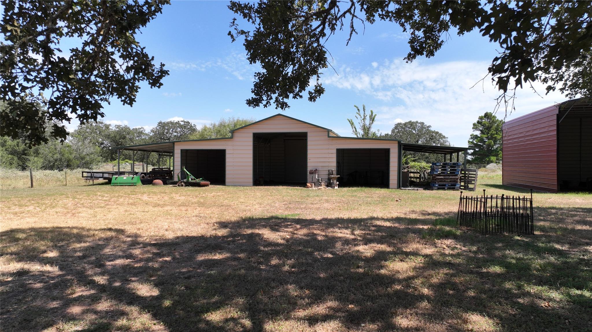 213 Joe Cole Ln, Smithville, TX 78957