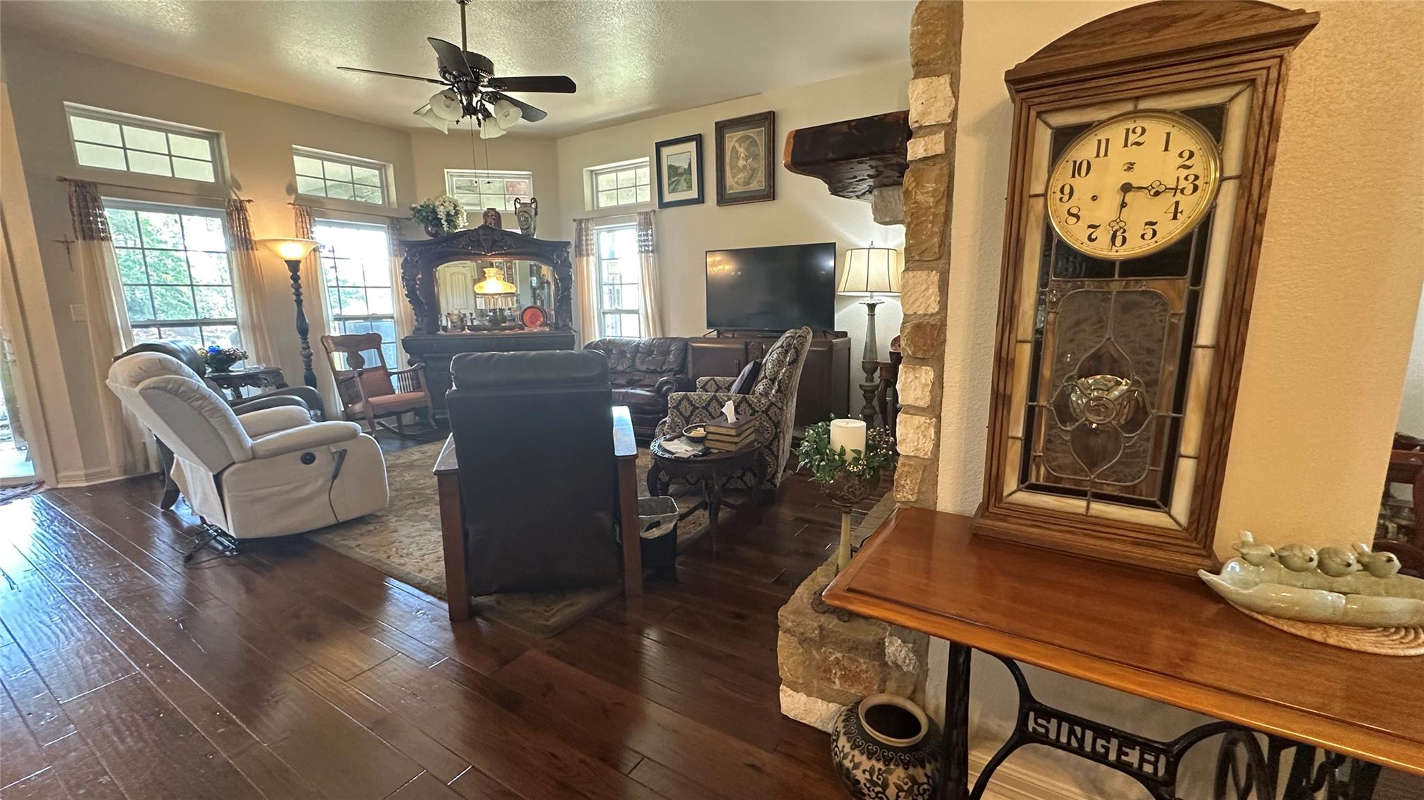 213 Joe Cole Ln, Smithville, TX 78957