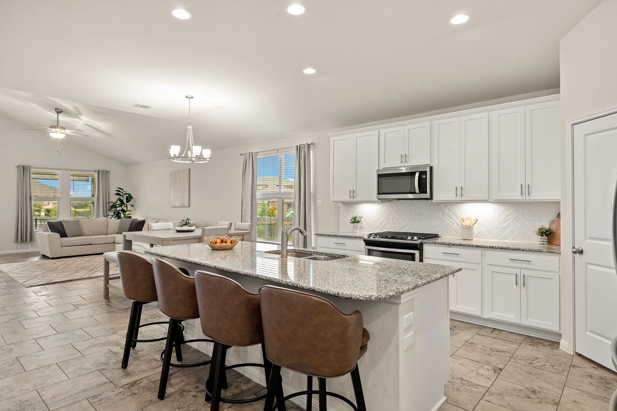 249 Tanda Ln, Hutto, TX 78634