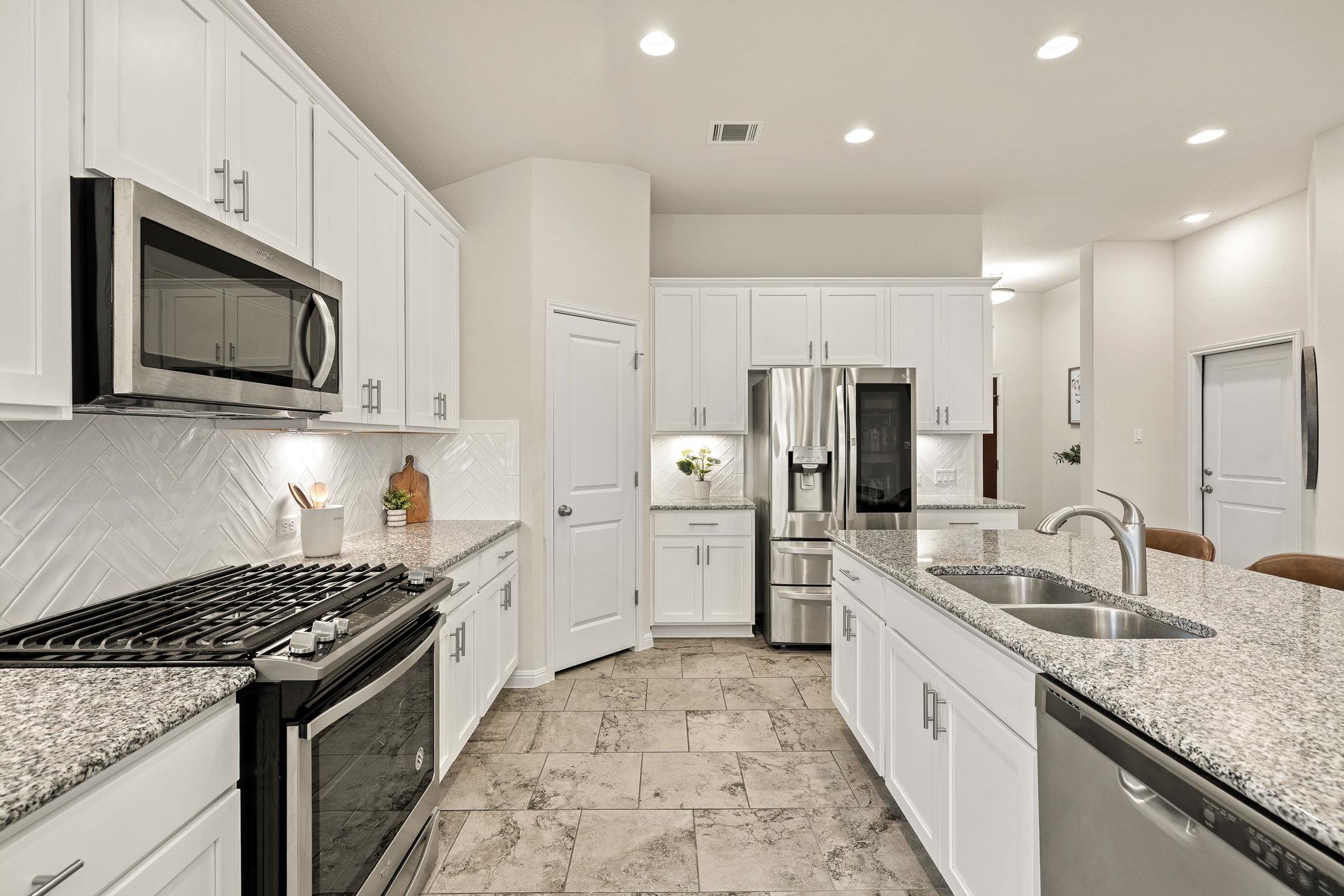 249 Tanda Ln, Hutto, TX 78634