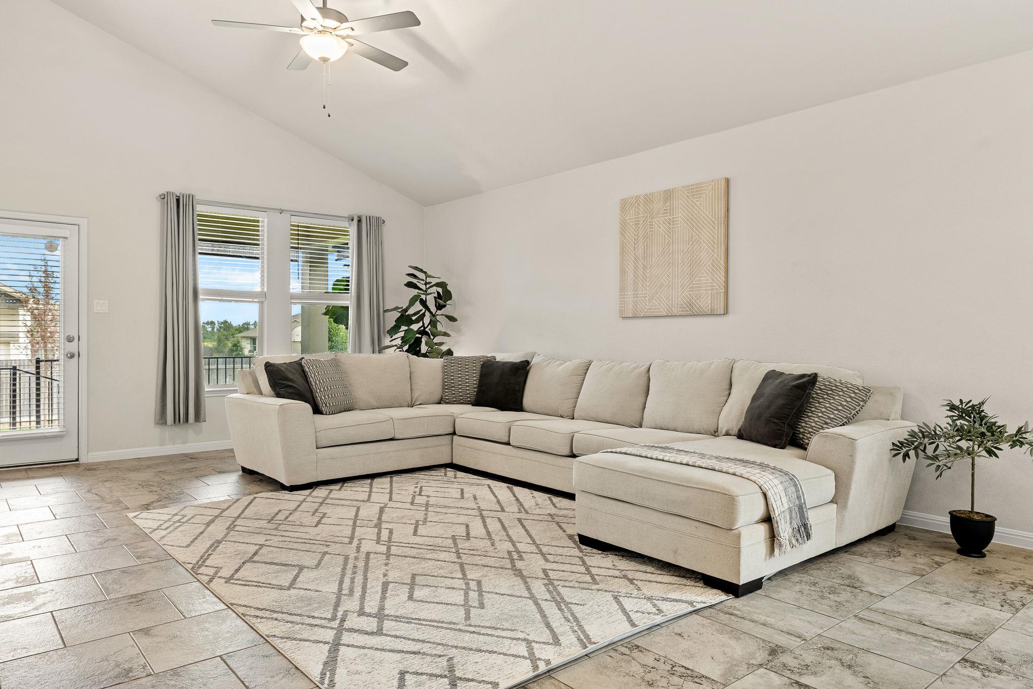 249 Tanda Ln, Hutto, TX 78634