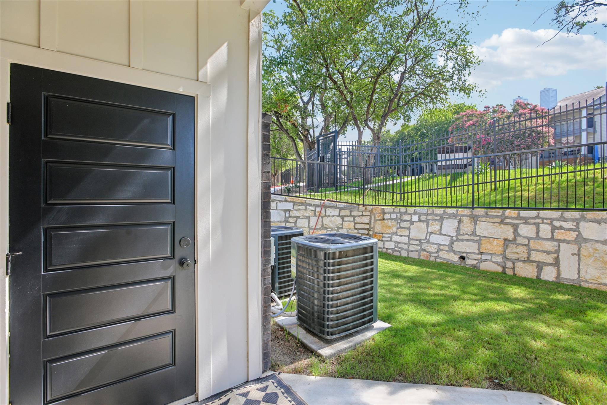 2450 Wickersham Ln # 2011, Austin, TX 78741