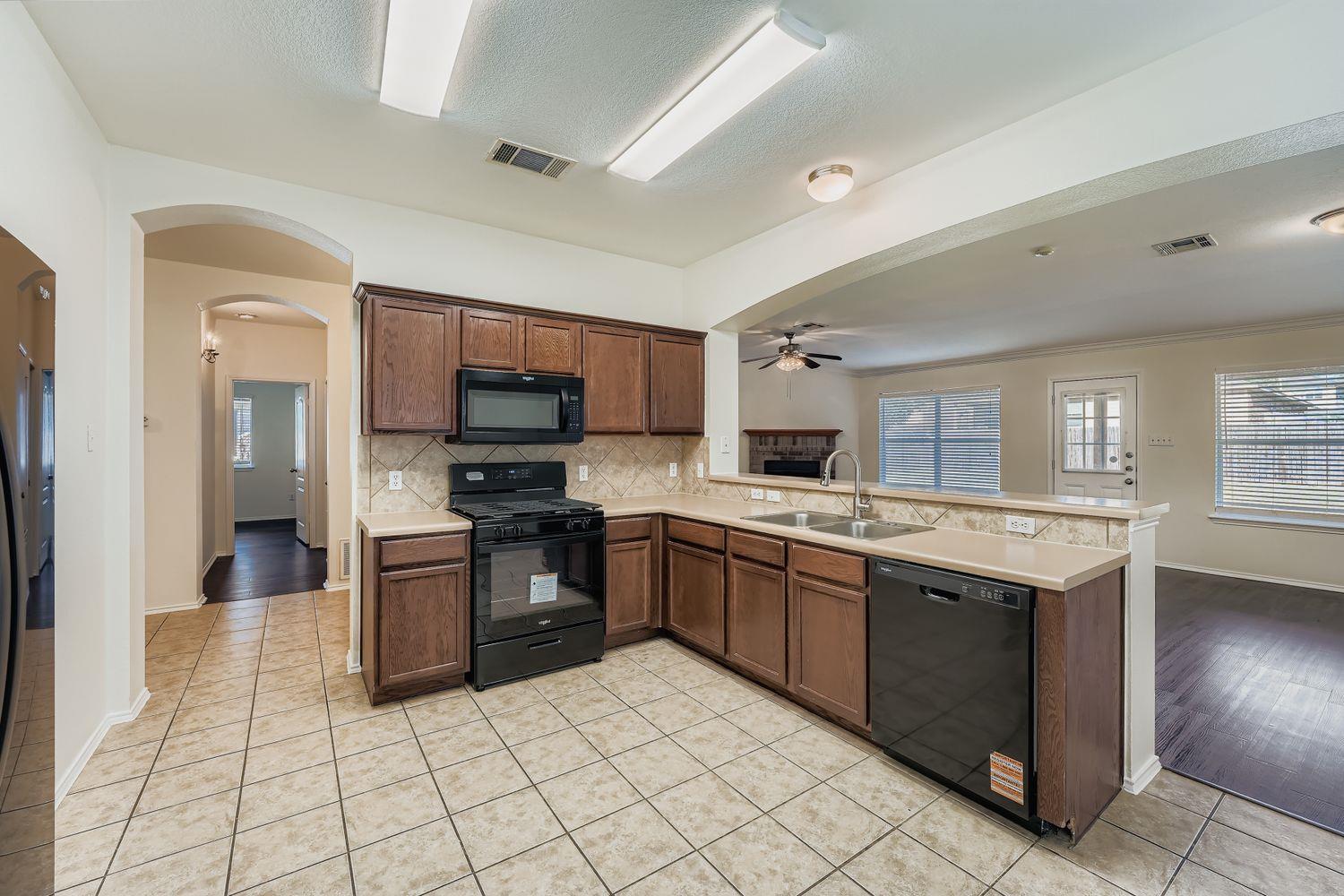 12612 Wayne Spur Ln, Elgin, TX 78621