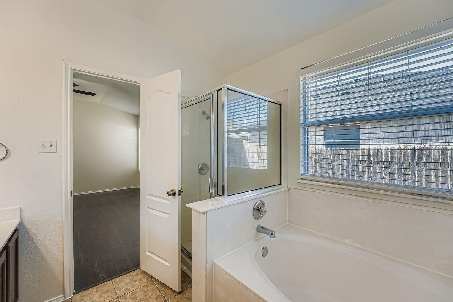 12612 Wayne Spur Ln, Elgin, TX 78621