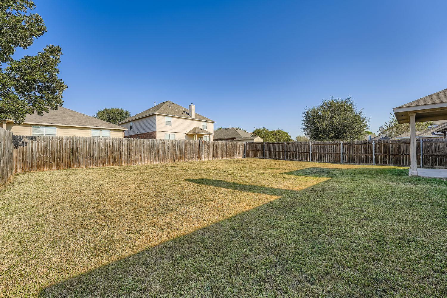 12612 Wayne Spur Ln, Elgin, TX 78621