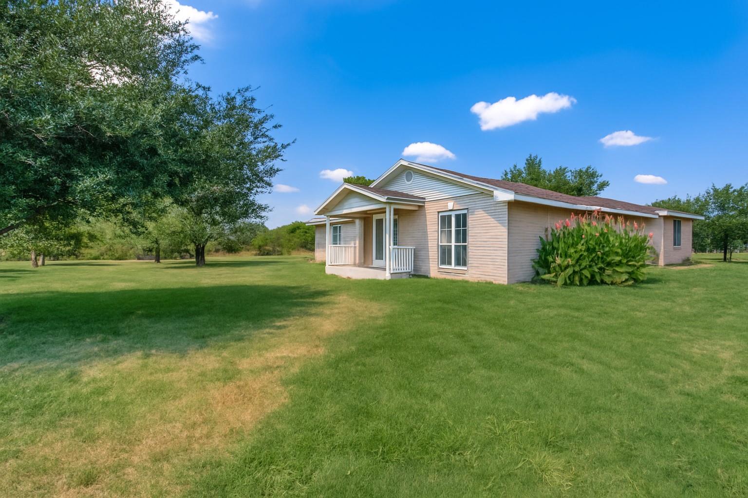 144 Forest Lake Dr, Del Valle, TX 78617