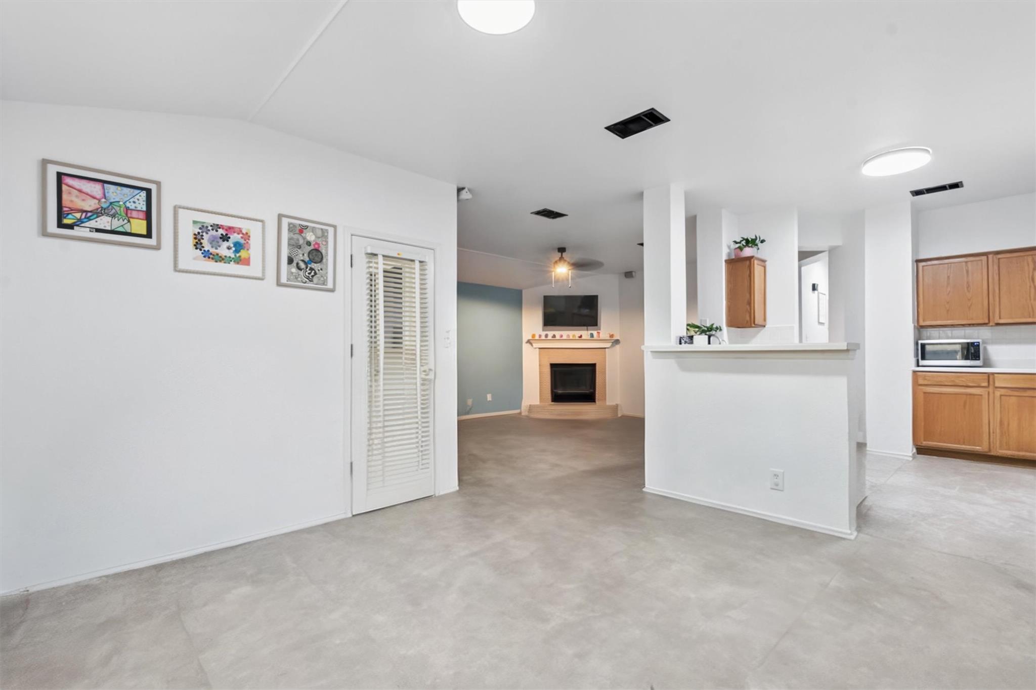 913 Tanglewood Dr, Leander, TX 78641