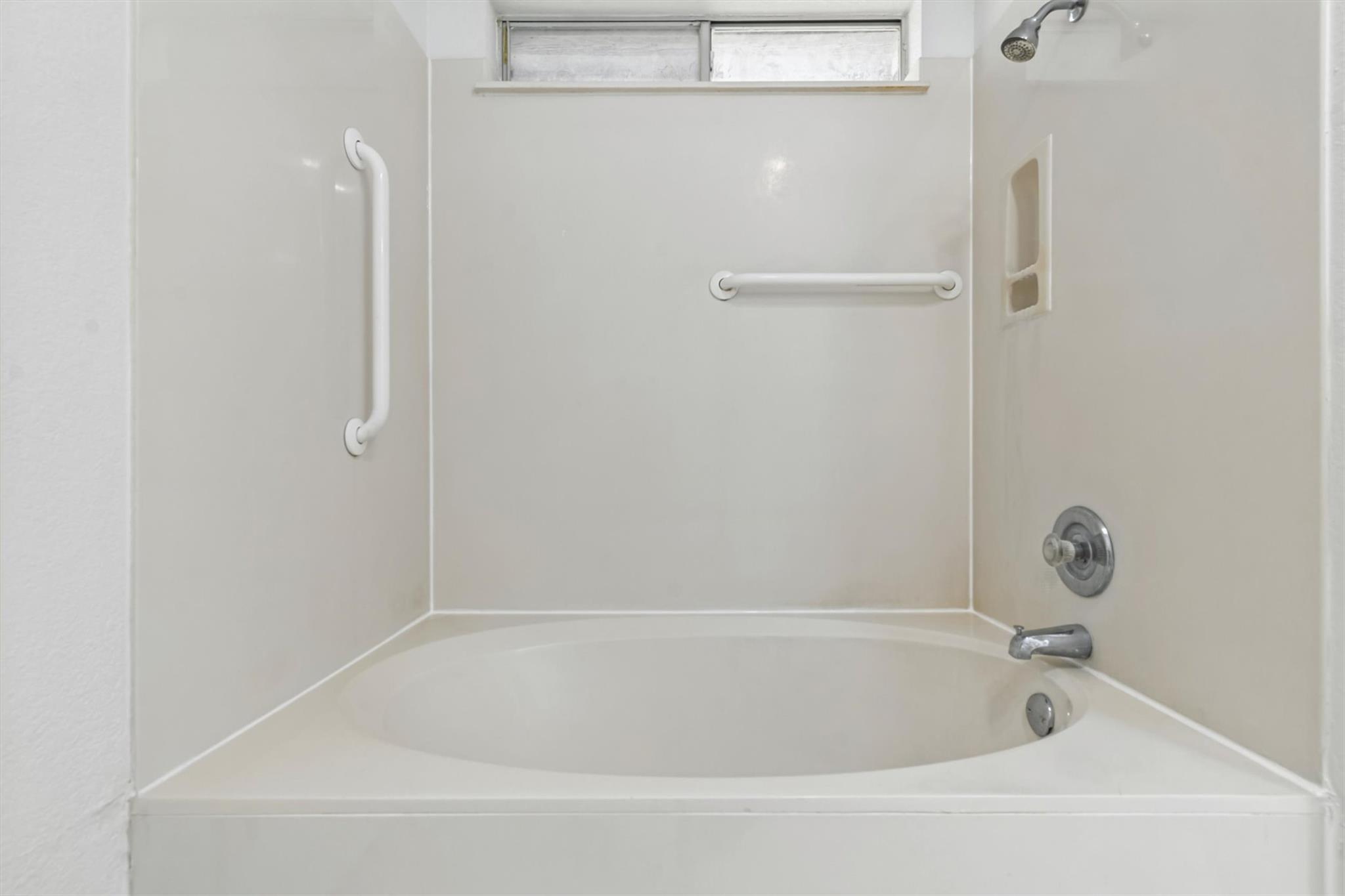 913 Tanglewood Dr, Leander, TX 78641