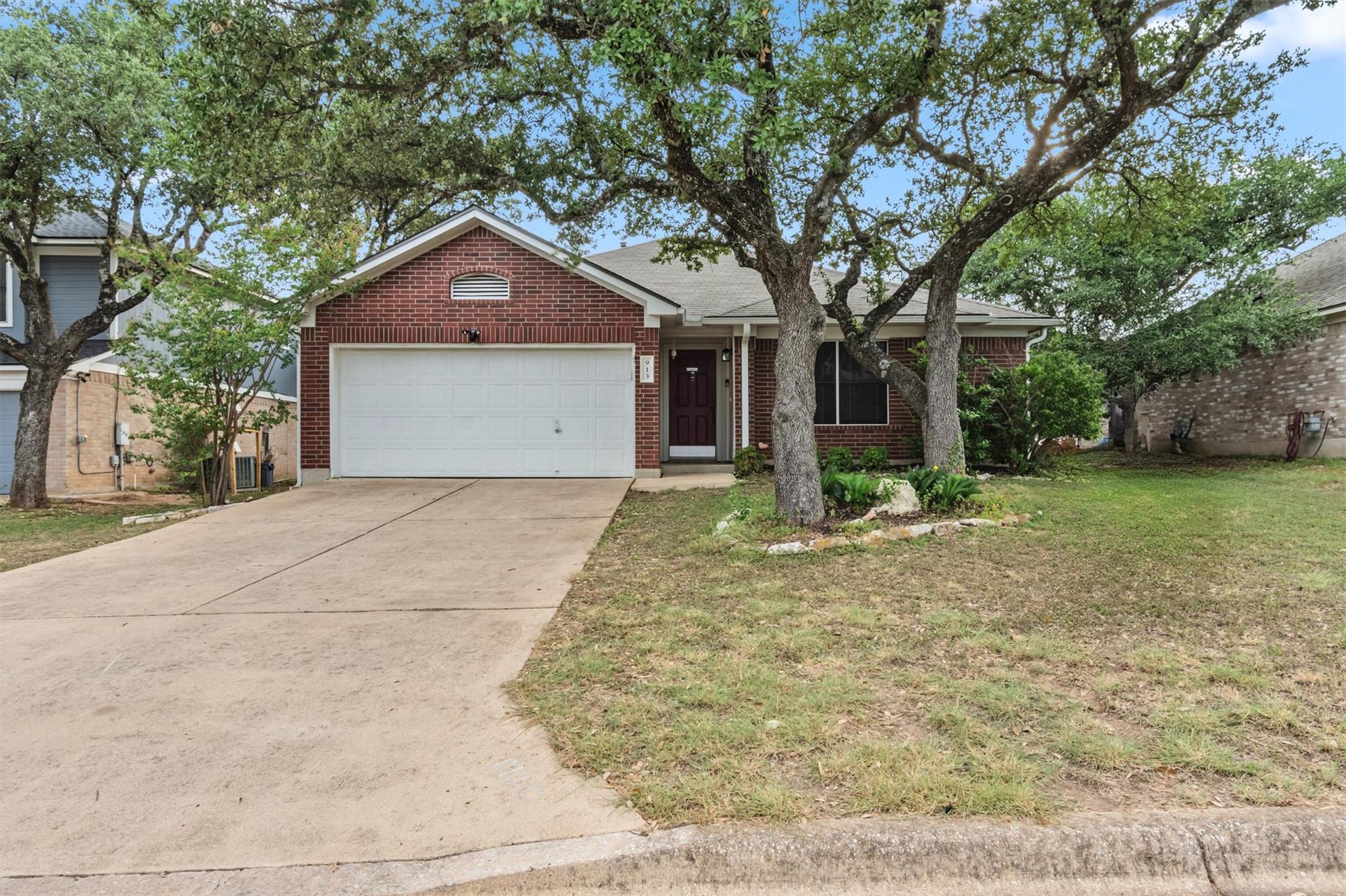 913 Tanglewood Dr, Leander, TX 78641