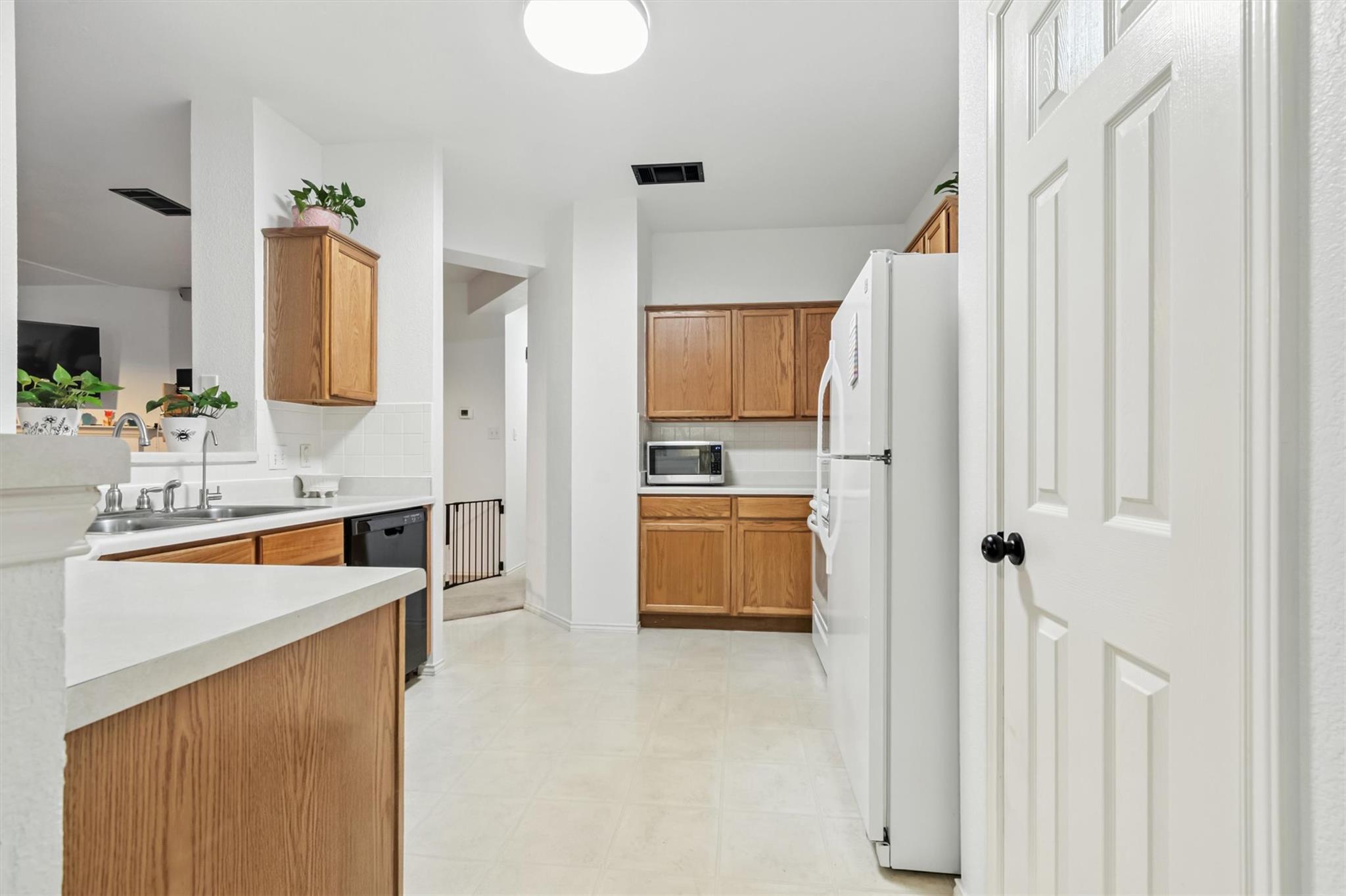 913 Tanglewood Dr, Leander, TX 78641