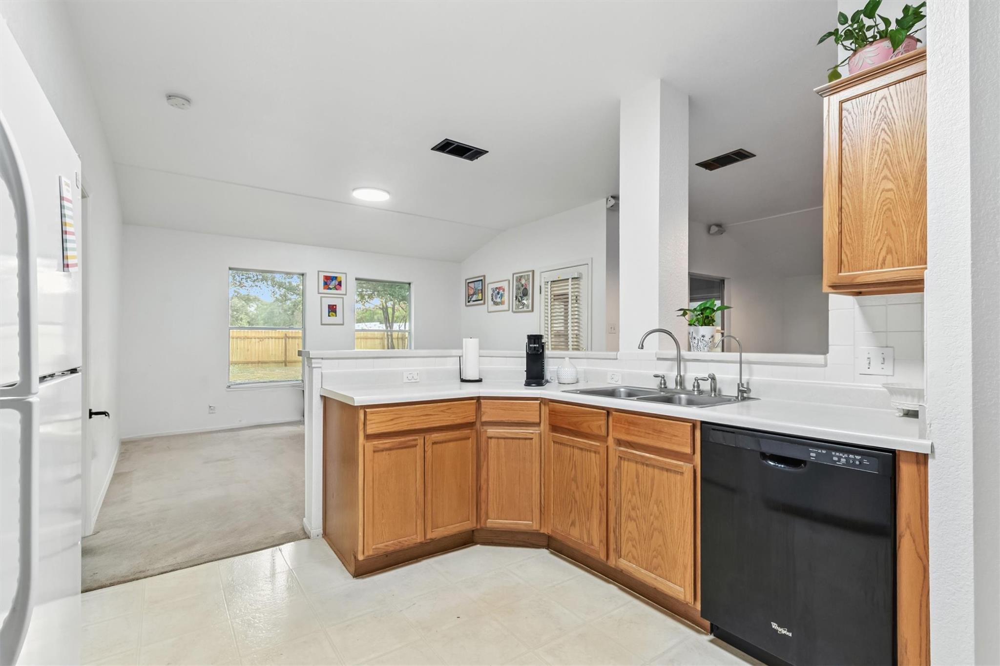 913 Tanglewood Dr, Leander, TX 78641