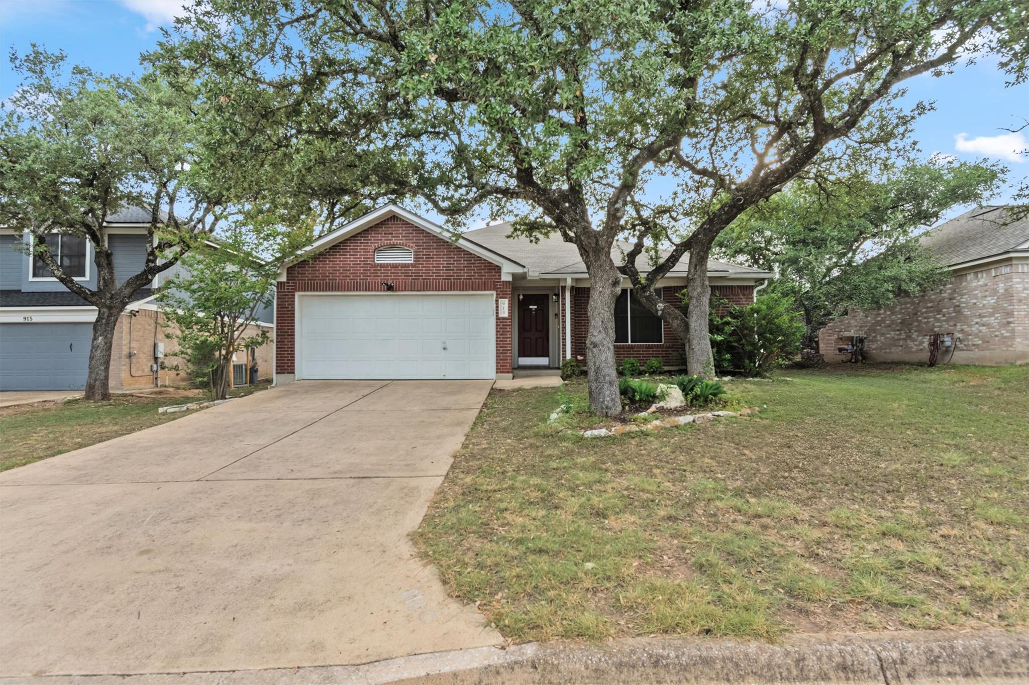 913 Tanglewood Dr, Leander, TX 78641