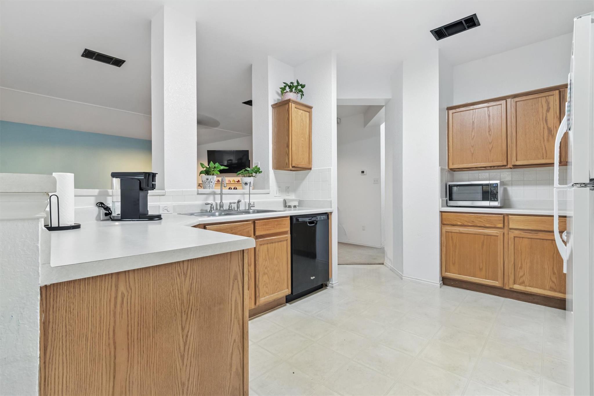 913 Tanglewood Dr, Leander, TX 78641