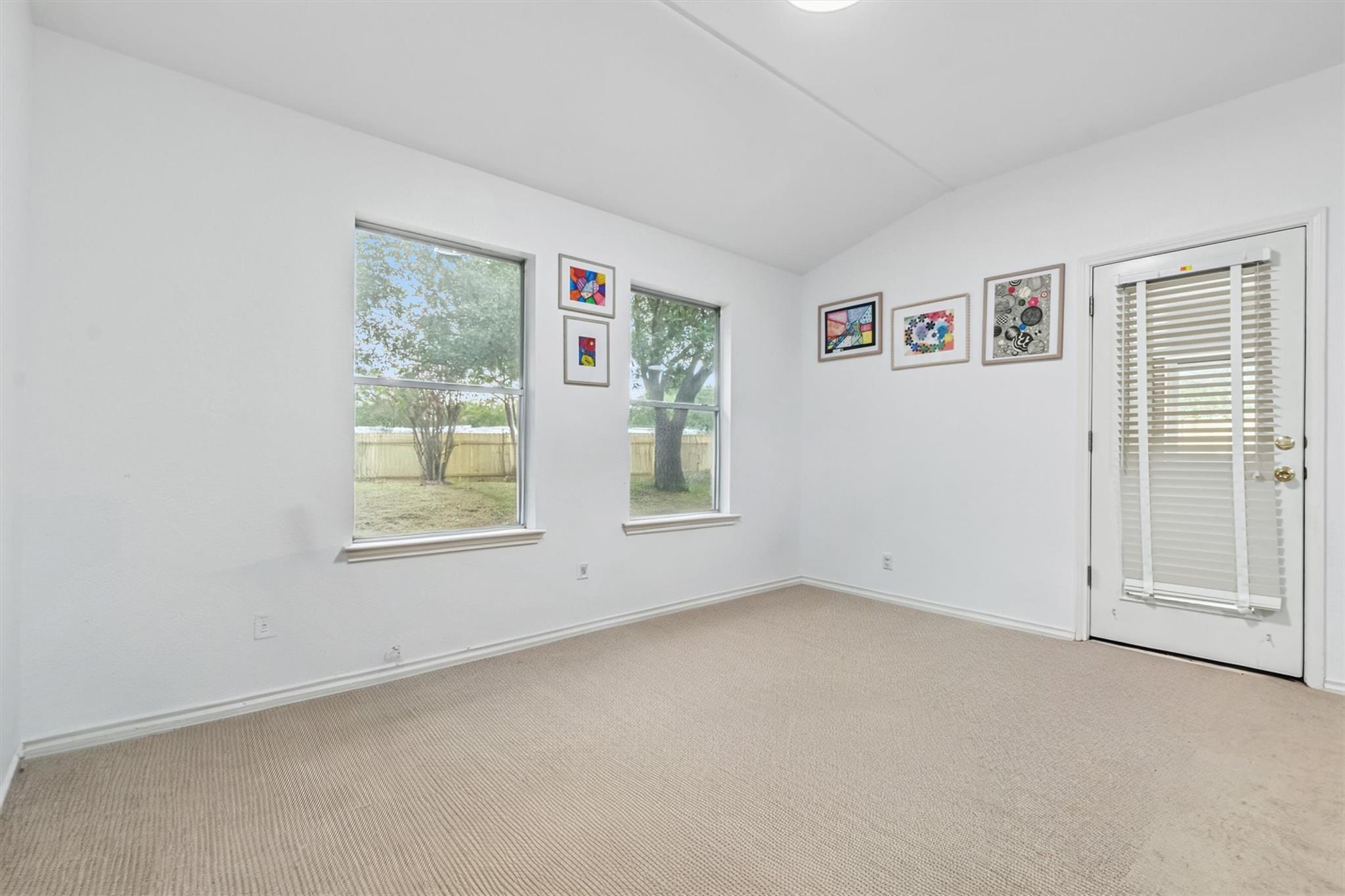 913 Tanglewood Dr, Leander, TX 78641