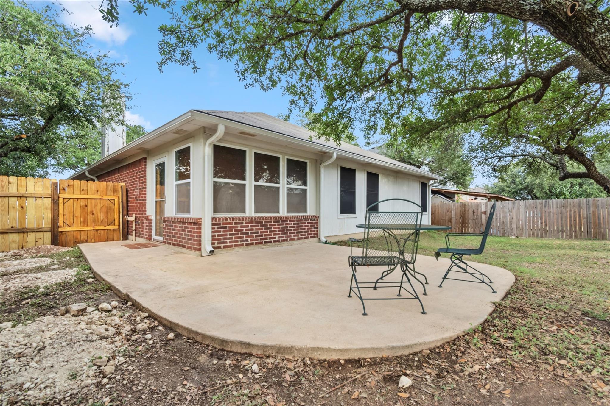 913 Tanglewood Dr, Leander, TX 78641