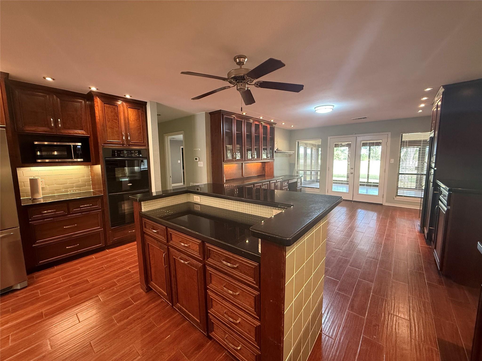 133 Champions Dr, Rockdale, TX 76567