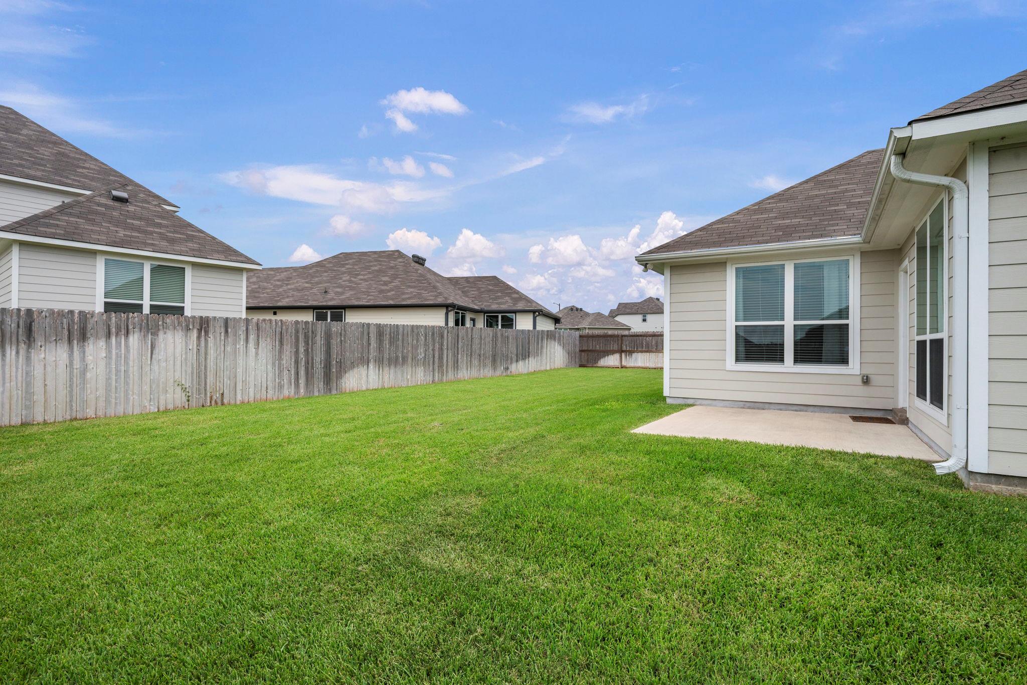 2054 Viva Rd, Bryan, TX 77807