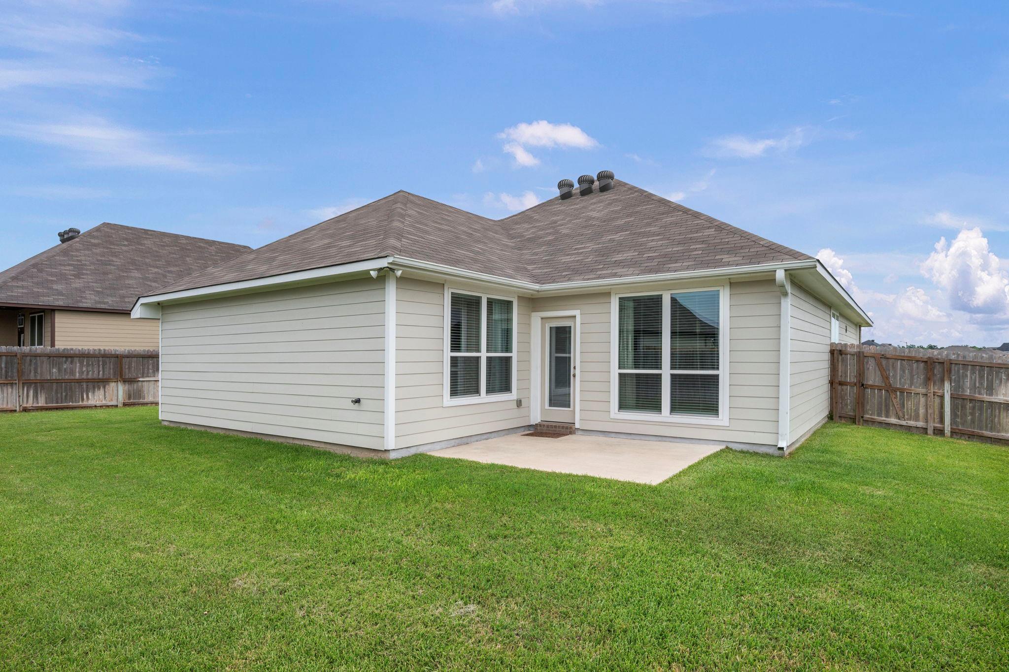 2054 Viva Rd, Bryan, TX 77807